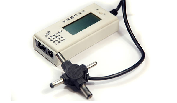 Voltímetro Multifunción con Jack y Plug